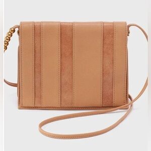 HOBO Ellis small crossbody Pebbled leather Sandstorm color. Like new